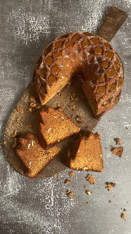 Datteln-Kardamom-Gugelhupf